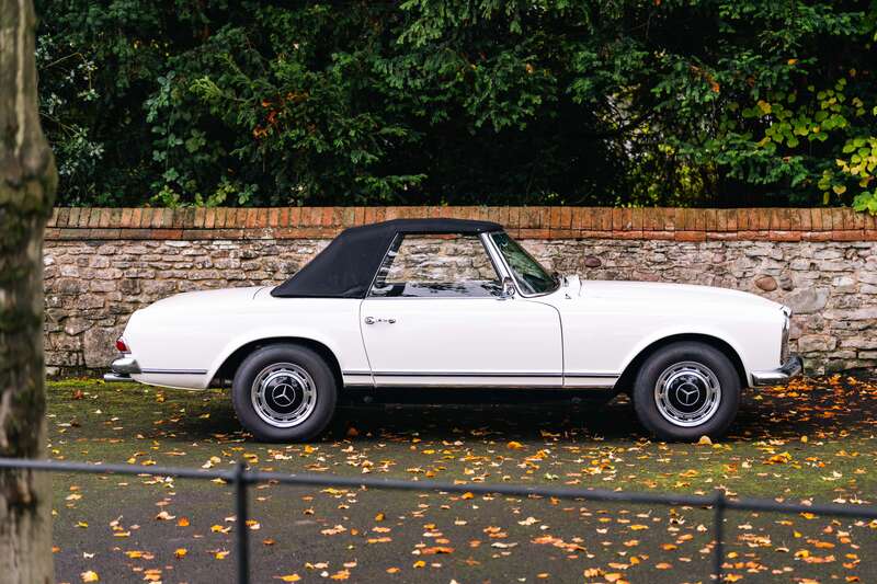 Used Mercedes-Benz 230 SL 2021 for sale - 76350311: Photo 25