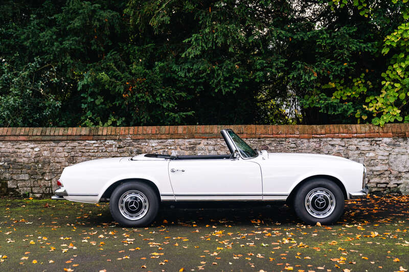 Used Mercedes-Benz 230 SL 2021 for sale - 76350311: Photo 8