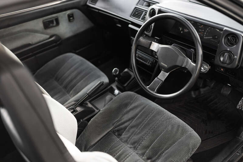 Used Toyota Corolla 2010 for sale - 77484670: Photo 2