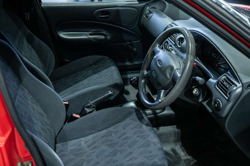 Used Ford Escort 2001 for sale - 77769807: Photo 2