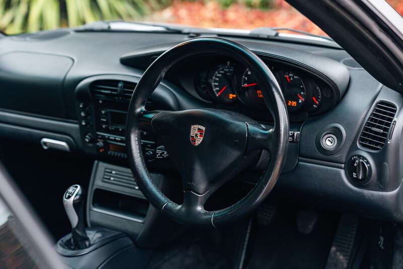 Used Porsche 911 2002 for sale - 76296608: Photo 2