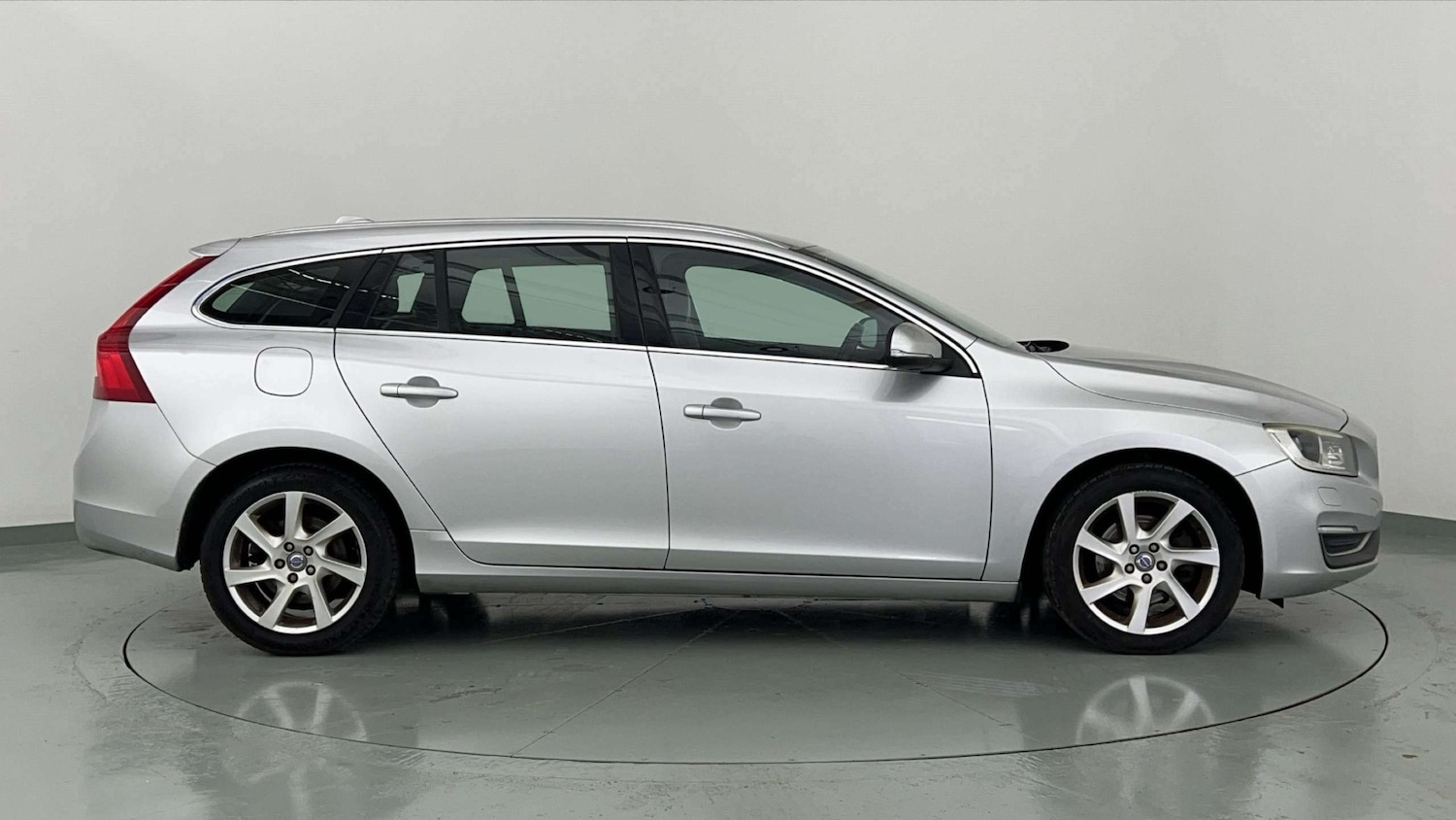 Used Volvo V60 2013 for sale - 76237370: Photo 1