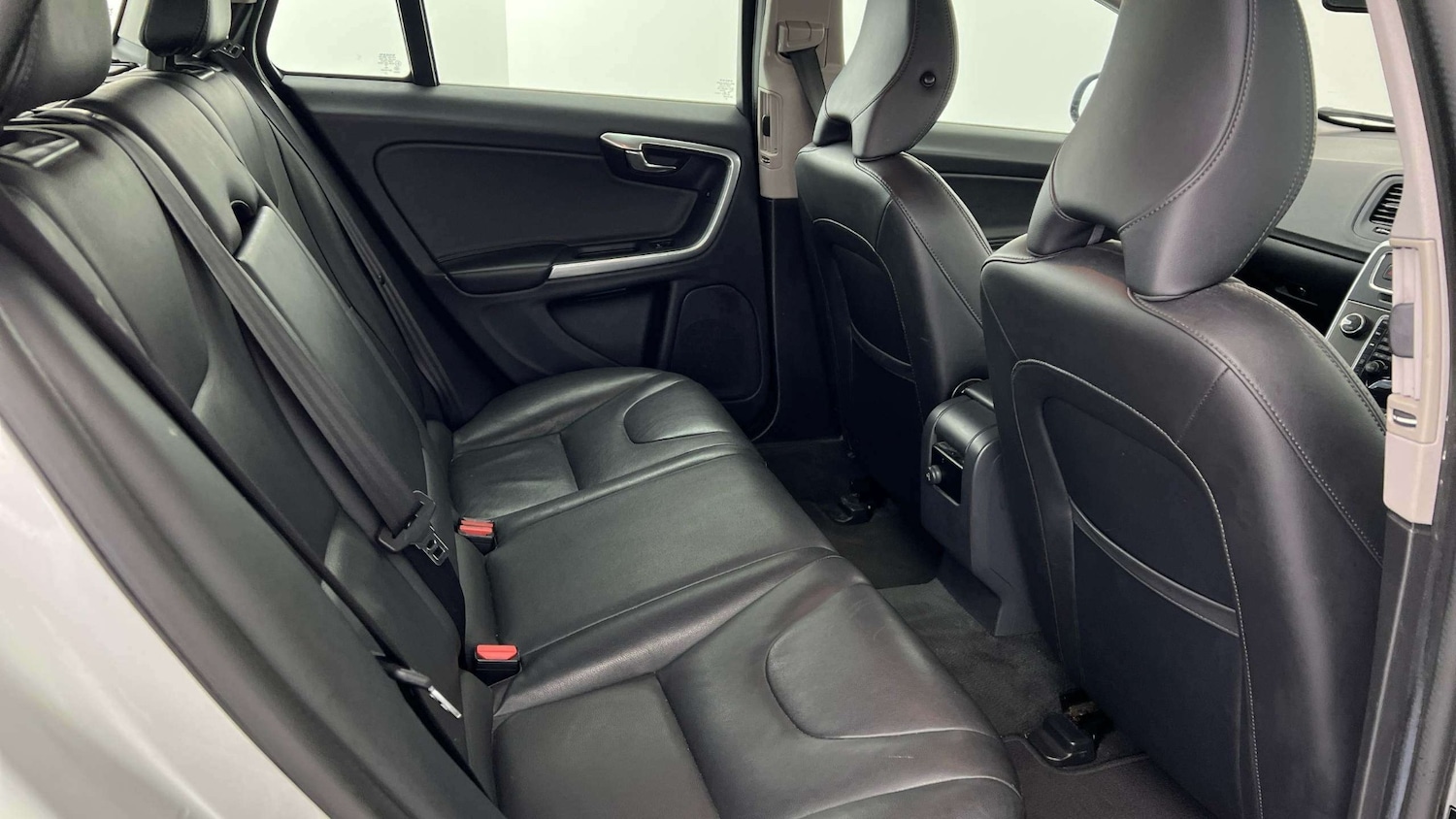 Used Volvo V60 2013 for sale - 76237370: Photo 13