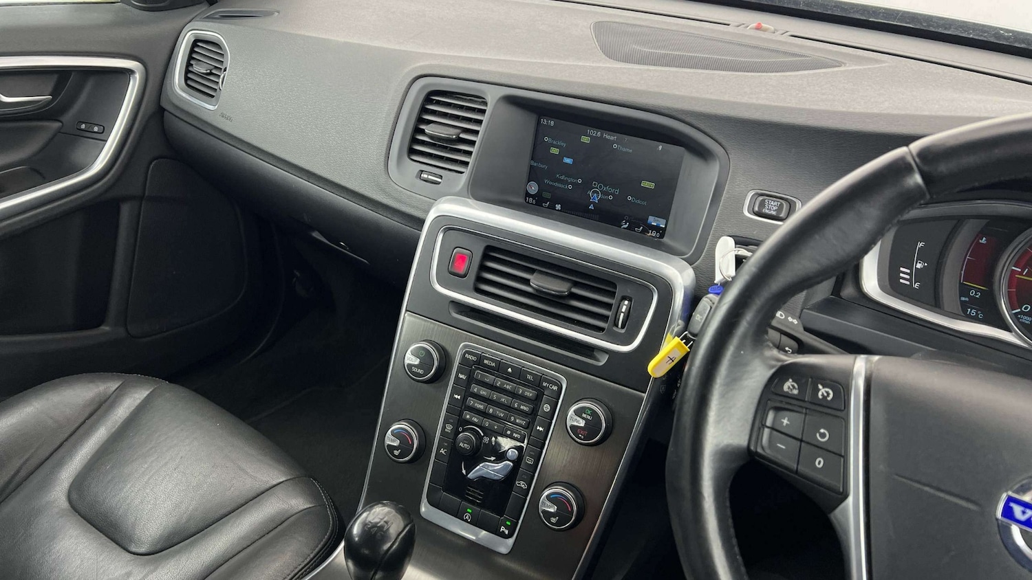 Used Volvo V60 2013 for sale - 76237370: Photo 18