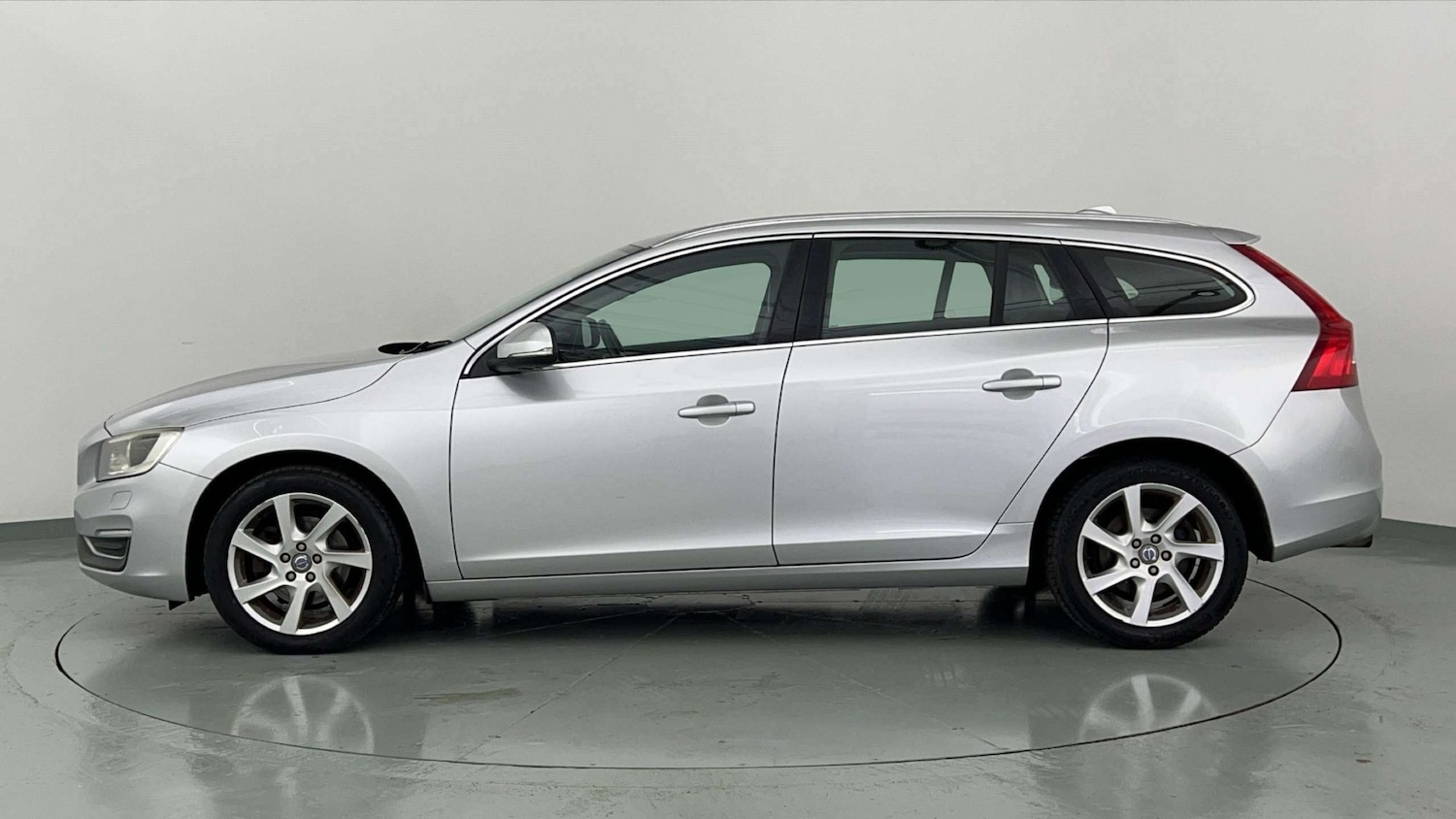 Used Volvo V60 2013 for sale - 76237370: Photo 7