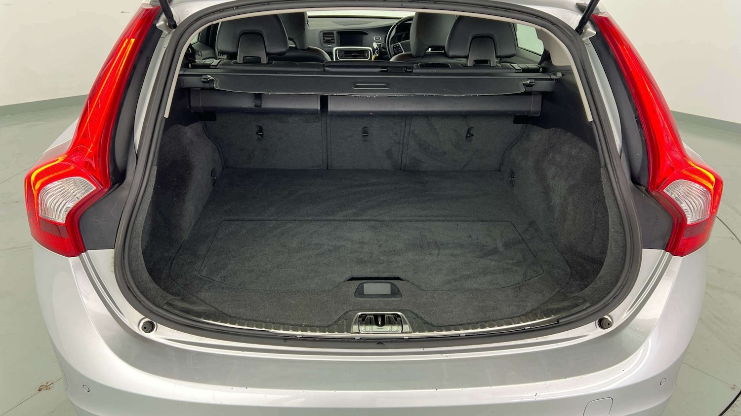 Used Volvo V60 2013 for sale - 76237370: Photo 9