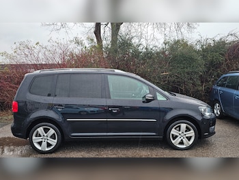 Used Volkswagen Touran 2012 for sale - 76951462: Photo