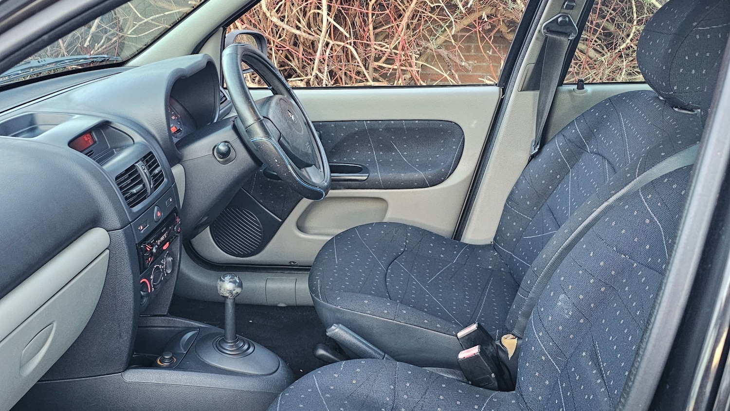 Used Renault Clio 2002 for sale - 77277551: Photo 12