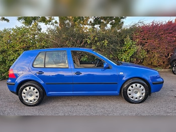 Volkswagen - Golf