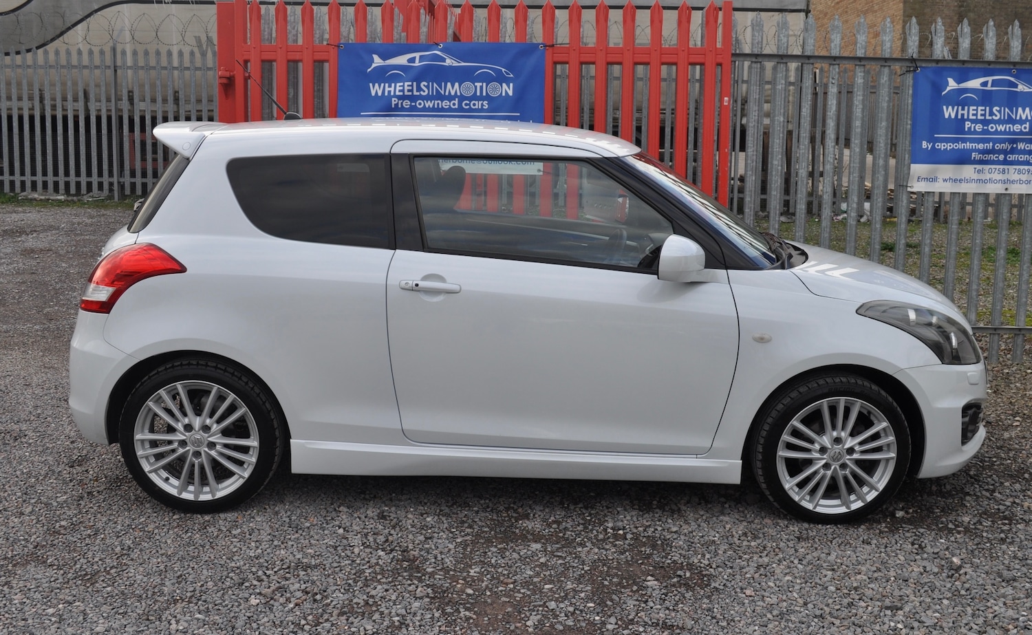 Used Suzuki Swift 2012 for sale - 76379013: Photo 2