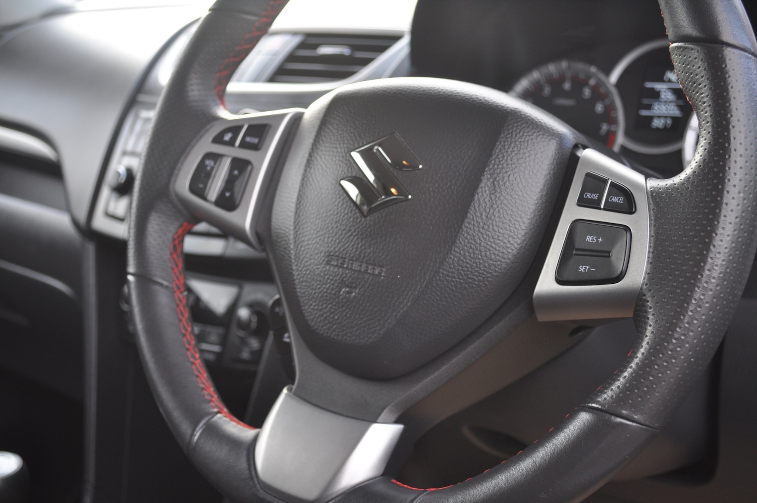 Used Suzuki Swift 2012 for sale - 76379013: Photo 5