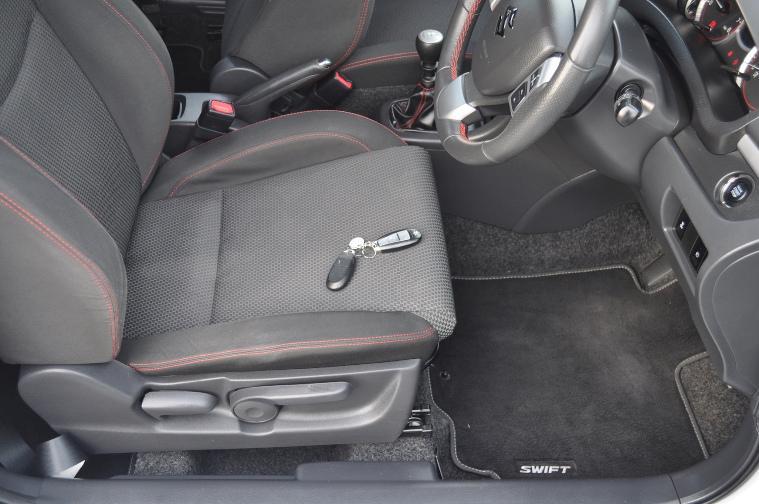 Used Suzuki Swift 2012 for sale - 76379013: Photo 8