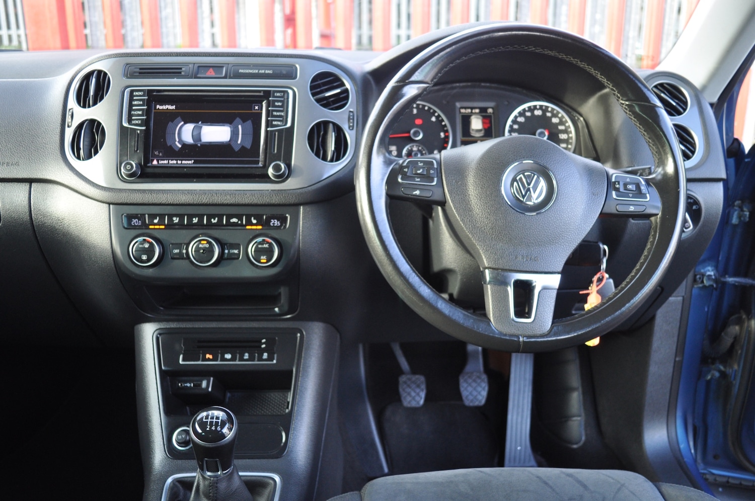 Used Volkswagen Tiguan 2015 for sale - 76963584: Photo 11