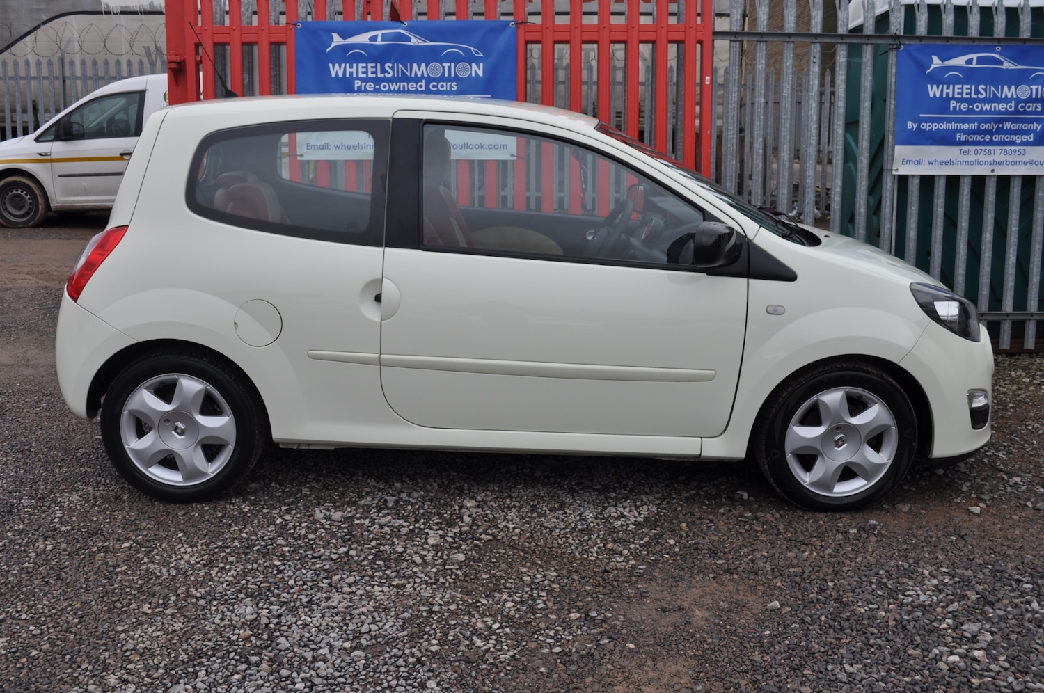 Used Renault Twingo 2012 for sale - 77502878: Photo 2