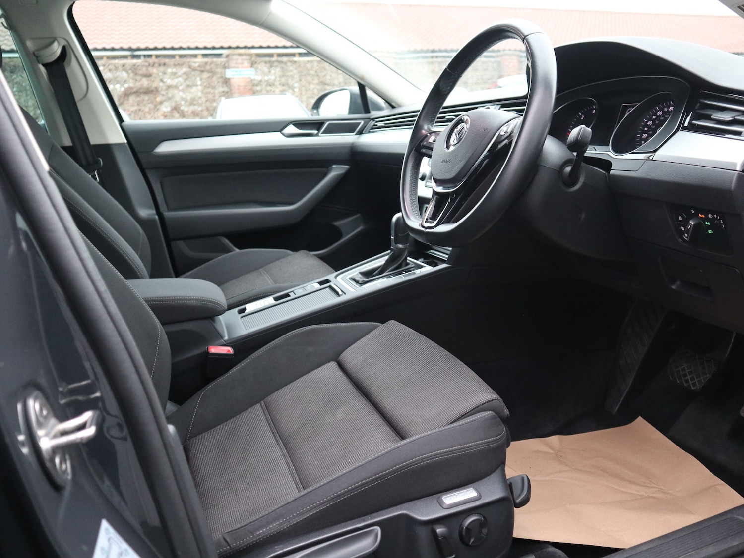 Used Volkswagen Passat 2017 for sale - 77287376: Photo 5