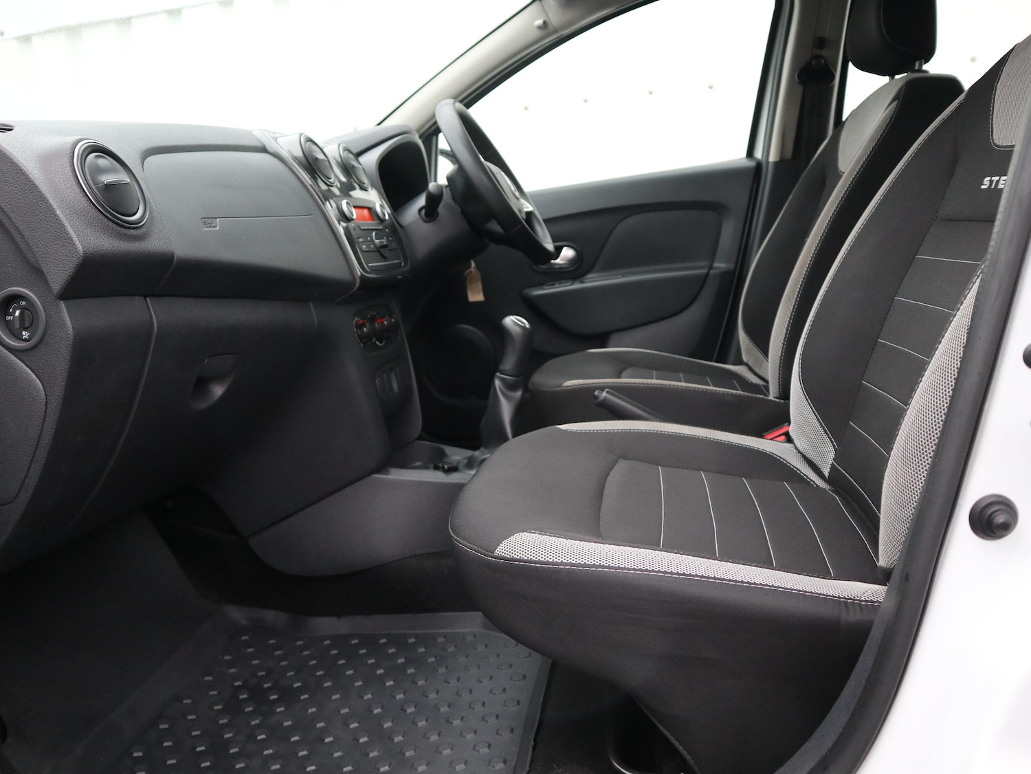 Used Dacia Sandero Stepway 2018 for sale - 77148603: Photo 18