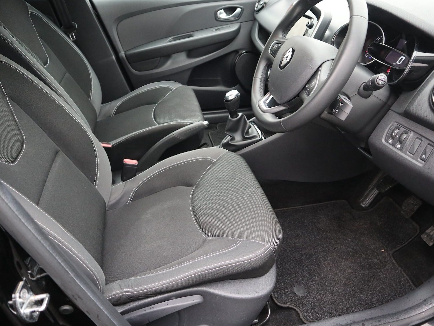 Used Renault Clio 2018 for sale - 77200818: Photo 8