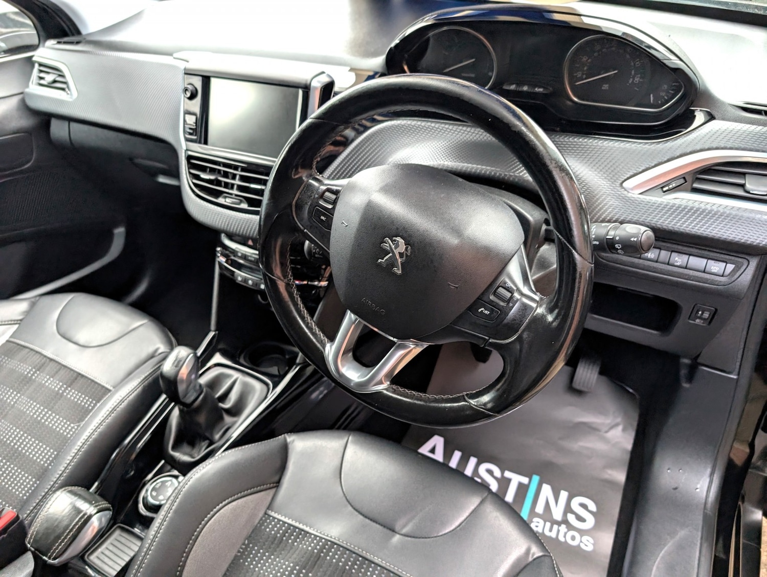 Used Peugeot 2008 2015 for sale - 76268535: Photo 5