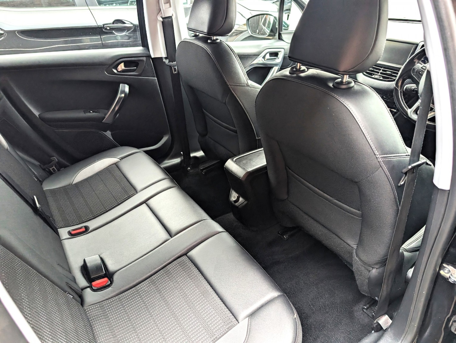 Used Peugeot 2008 2015 for sale - 76268535: Photo 7