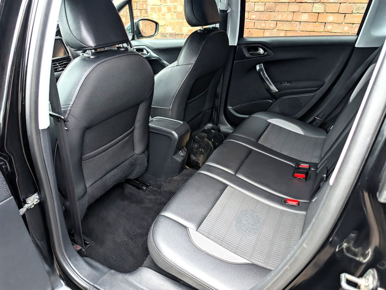 Used Peugeot 2008 2015 for sale - 76268535: Photo 8