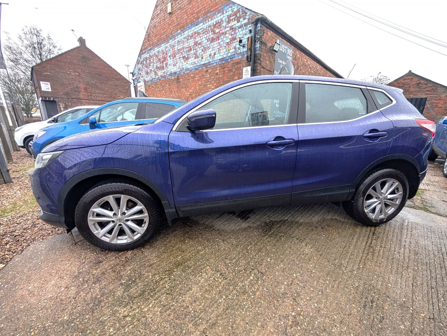 Used Nissan Qashqai 2017 for sale - 77395208: Photo 2