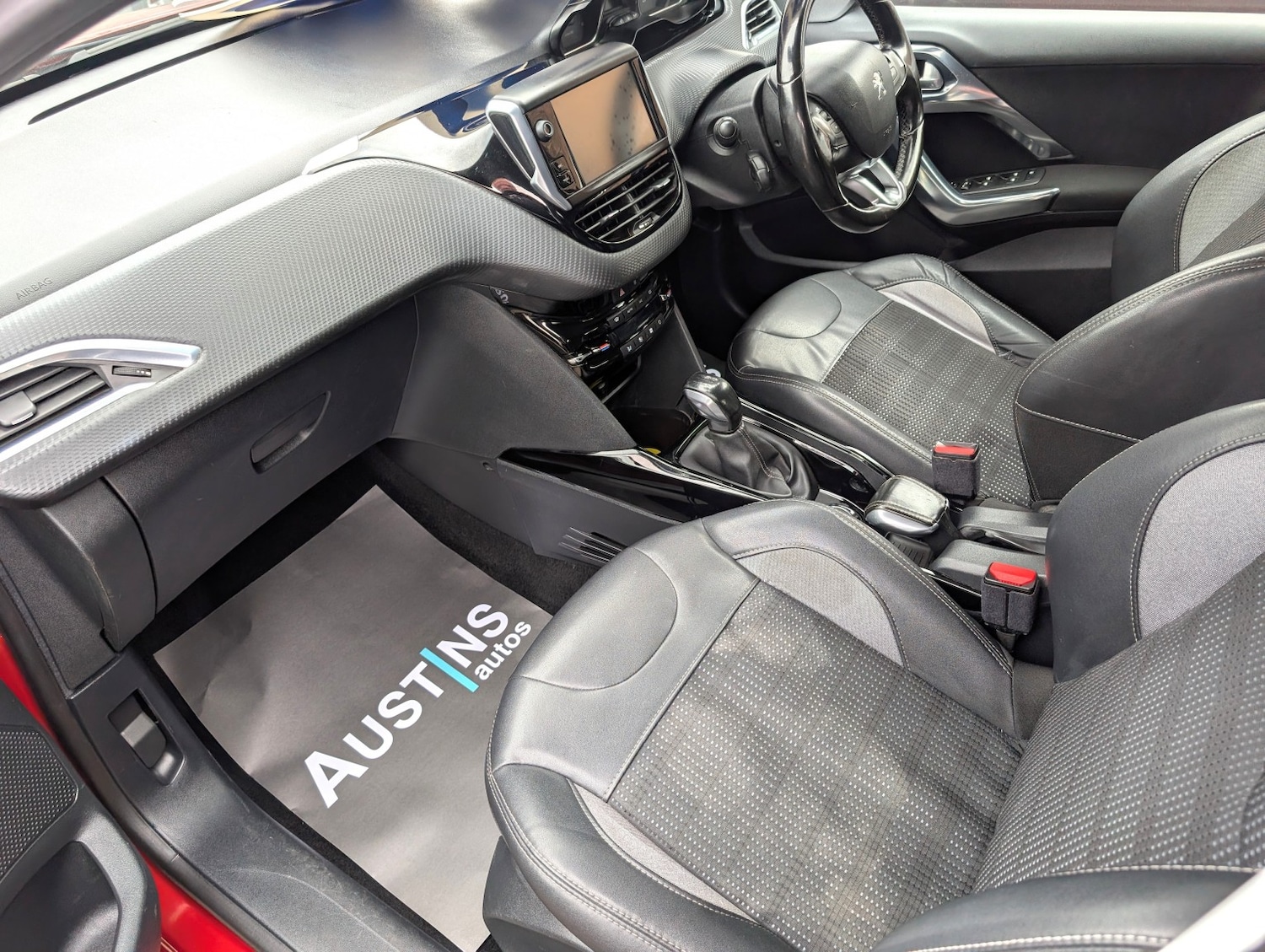 Used Peugeot 2008 2015 for sale - 77991630: Photo 6