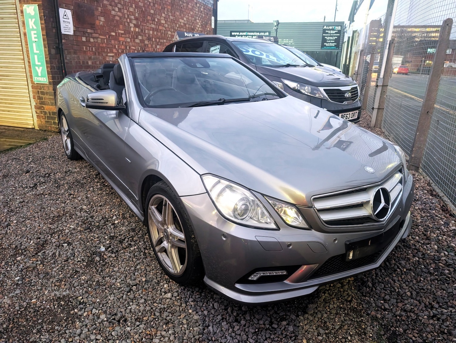 Used Mercedes-Benz E Class 2011 for sale - 76725715: Photo 2