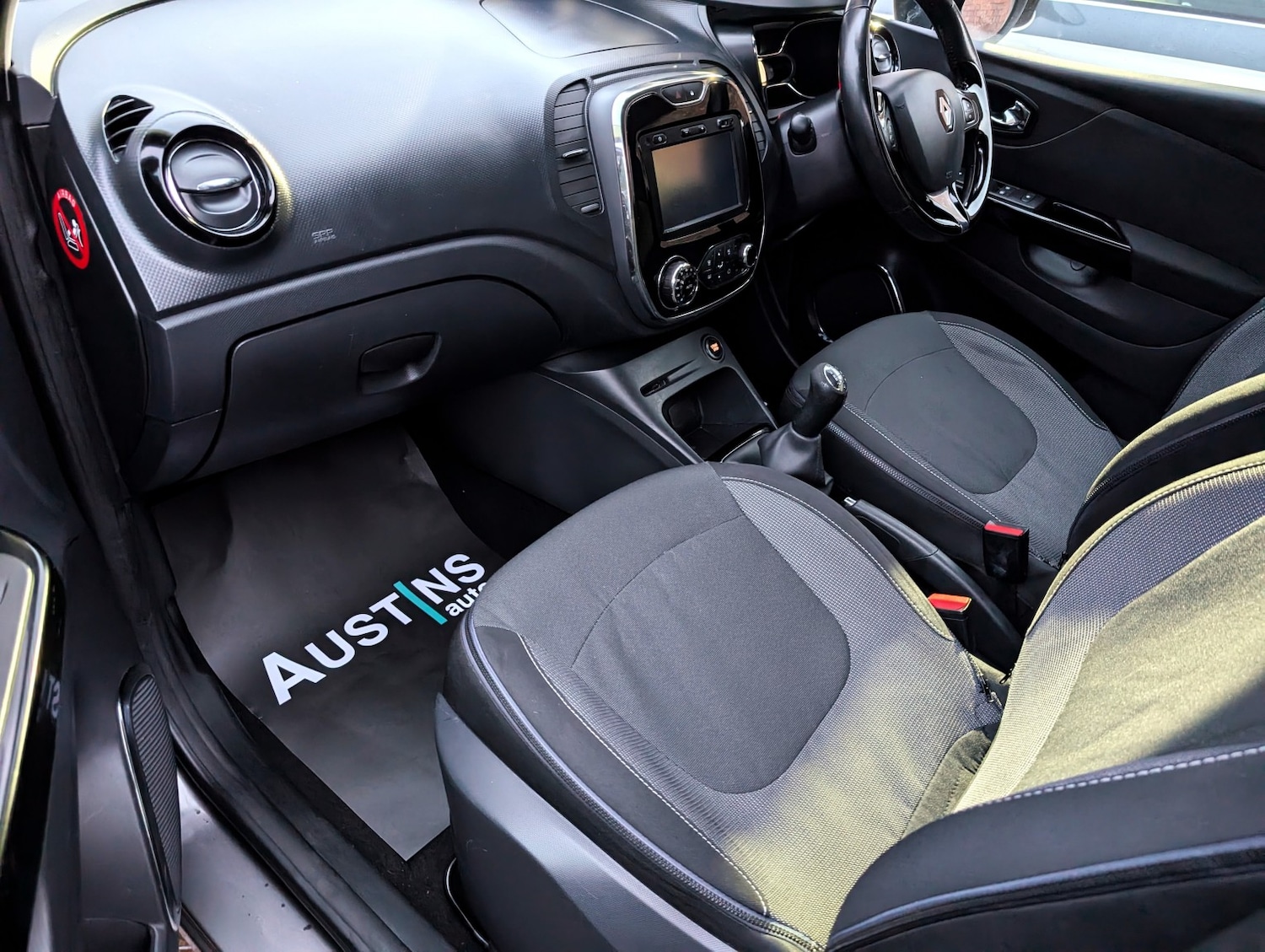 Used Renault Captur 2015 for sale - 76712626: Photo 6