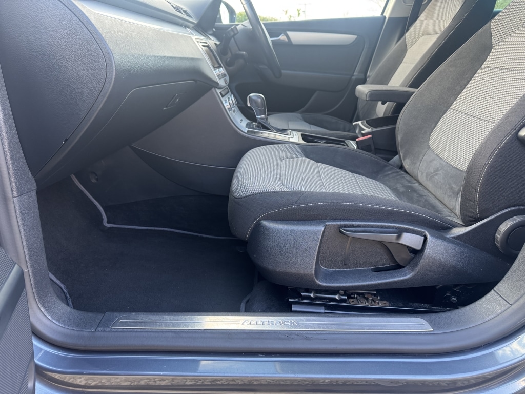 Used Volkswagen Passat 2012 for sale - 77046492: Photo 47