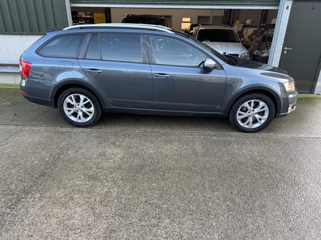 Used Skoda Octavia 2015 for sale - 76918094: Photo 2