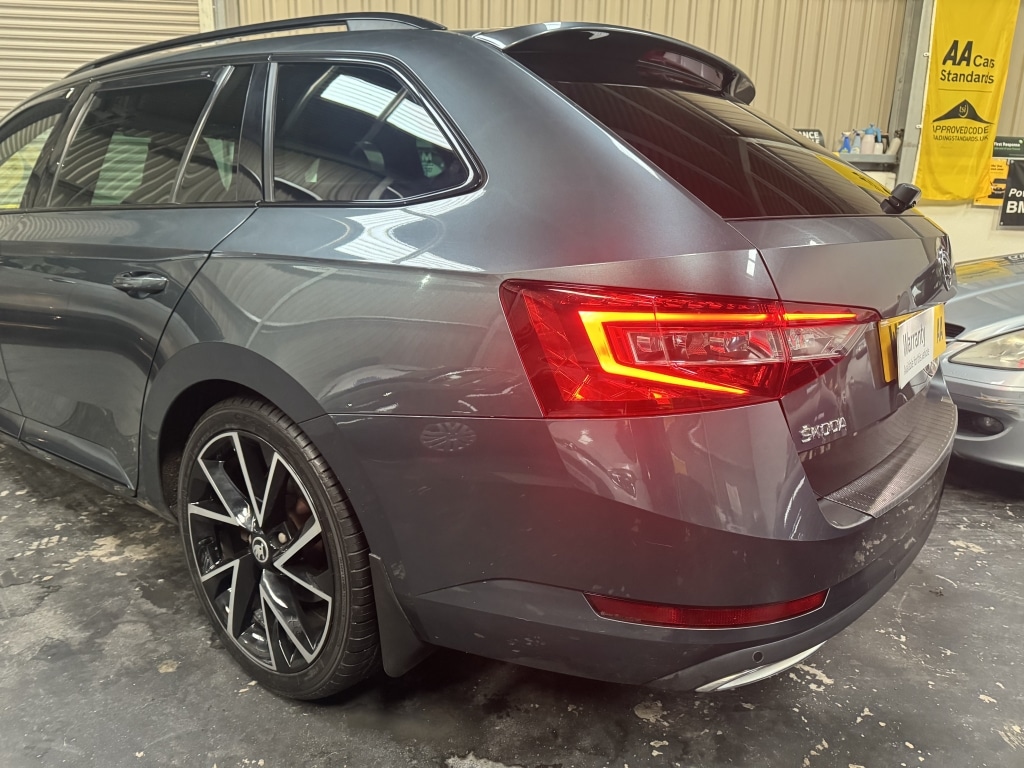 Used Skoda Superb 2017 for sale - 76832937: Photo 10