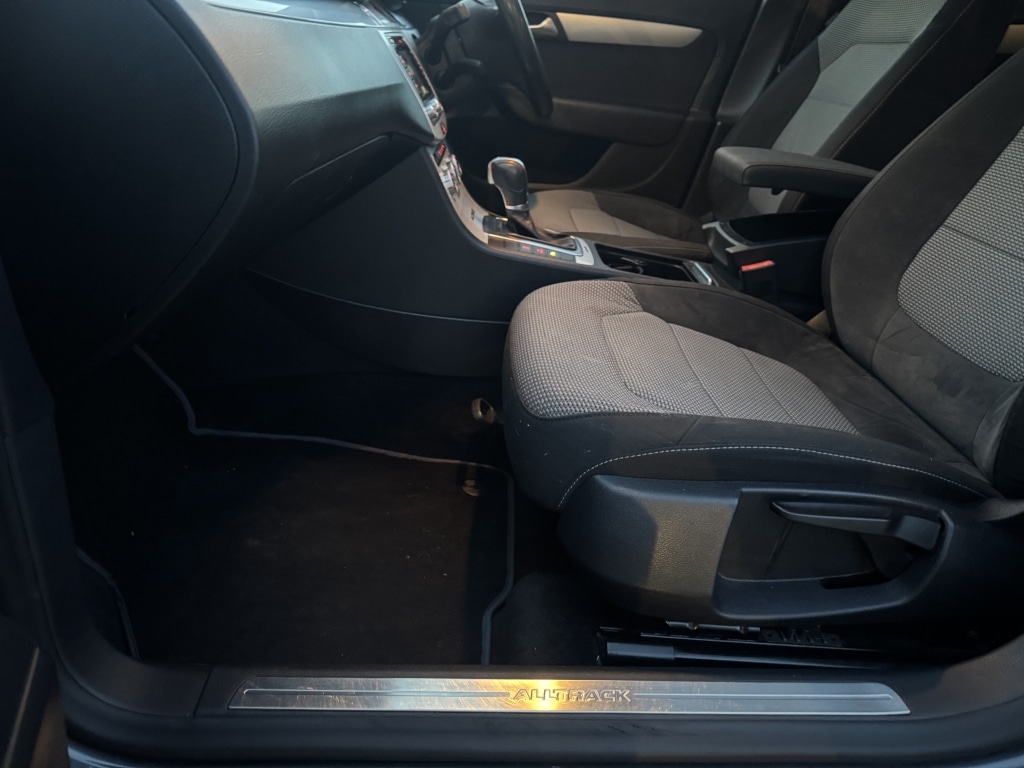 Used Volkswagen Passat 2012 for sale - 77100379: Photo 24