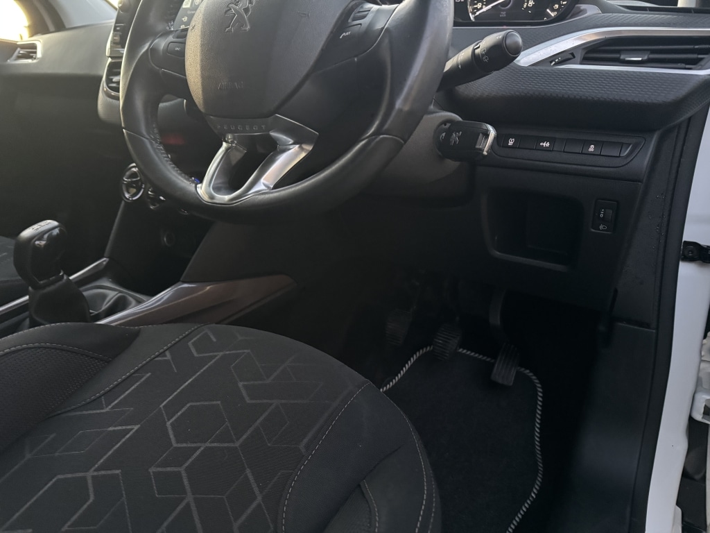 Used Peugeot 2008 2014 for sale - 76643735: Photo 28