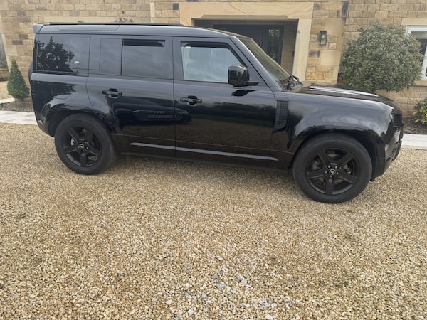 Used Land Rover Defender 110 2022 for sale - 76165308: Photo 2
