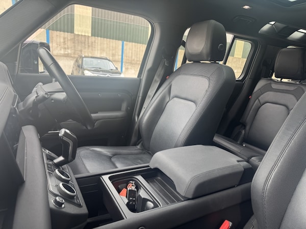 Used Land Rover Defender 110 2022 for sale - 76165308: Photo 76