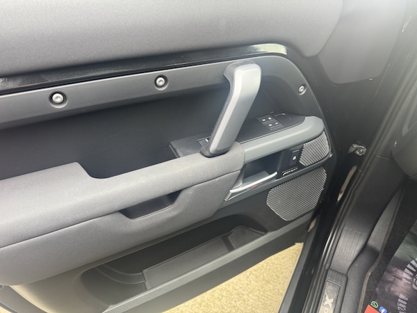 Used Land Rover Defender 110 2022 for sale - 76165308: Photo 80