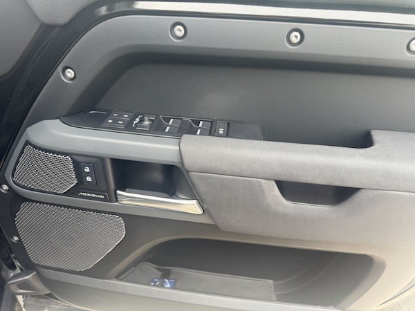 Used Land Rover Defender 110 2022 for sale - 76165308: Photo 94