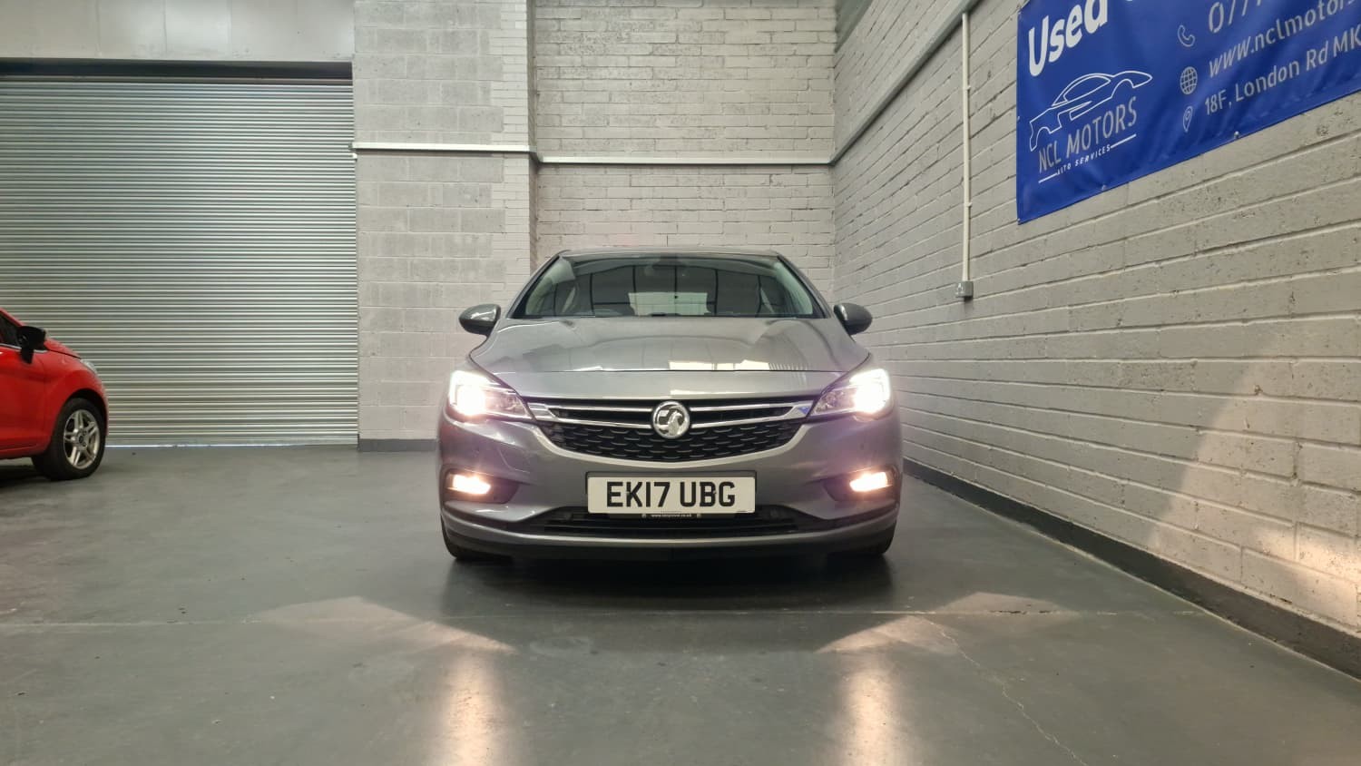 Used Vauxhall Astra 2017 for sale - 76439952: Photo 2