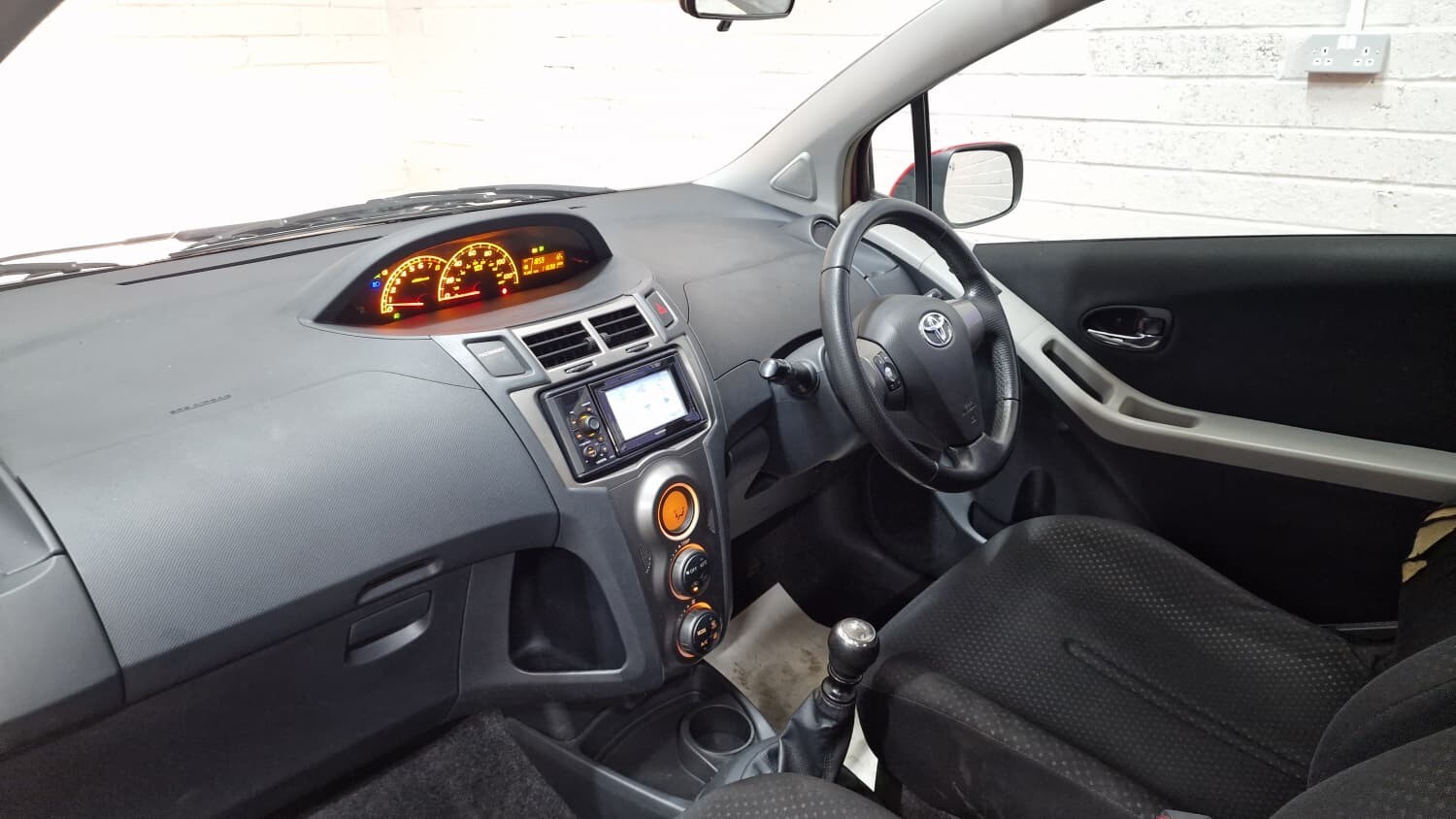 Used Toyota Yaris 2011 for sale - 77758951: Photo 10