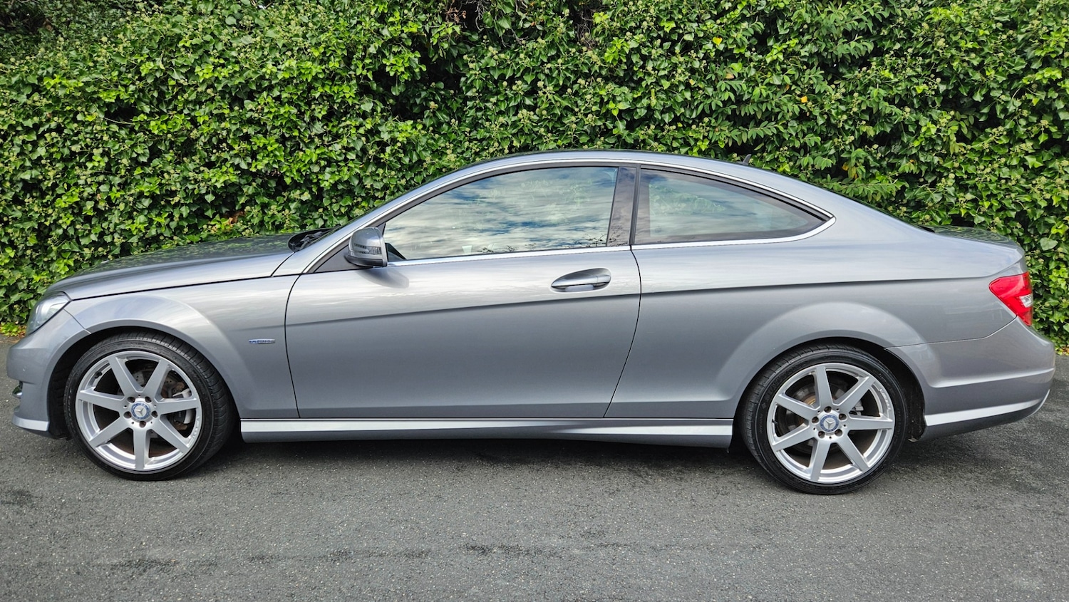 Used Mercedes-Benz C Class 2011 for sale - 76300576: Photo 2