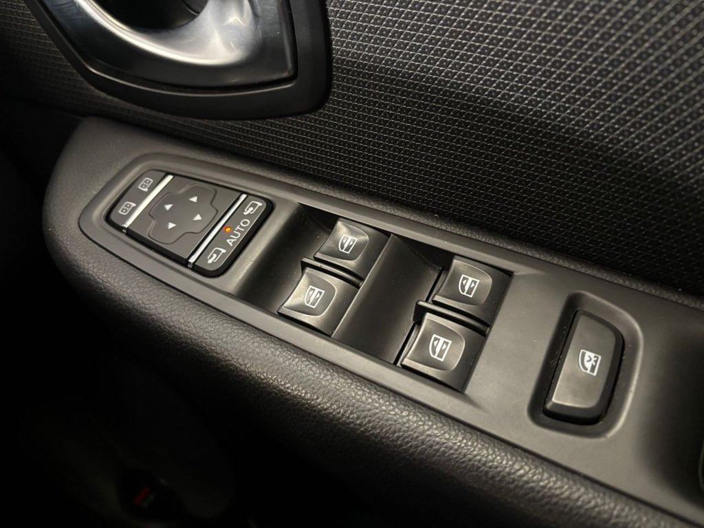 Used Renault Clio 2018 for sale - 77890866: Photo 19