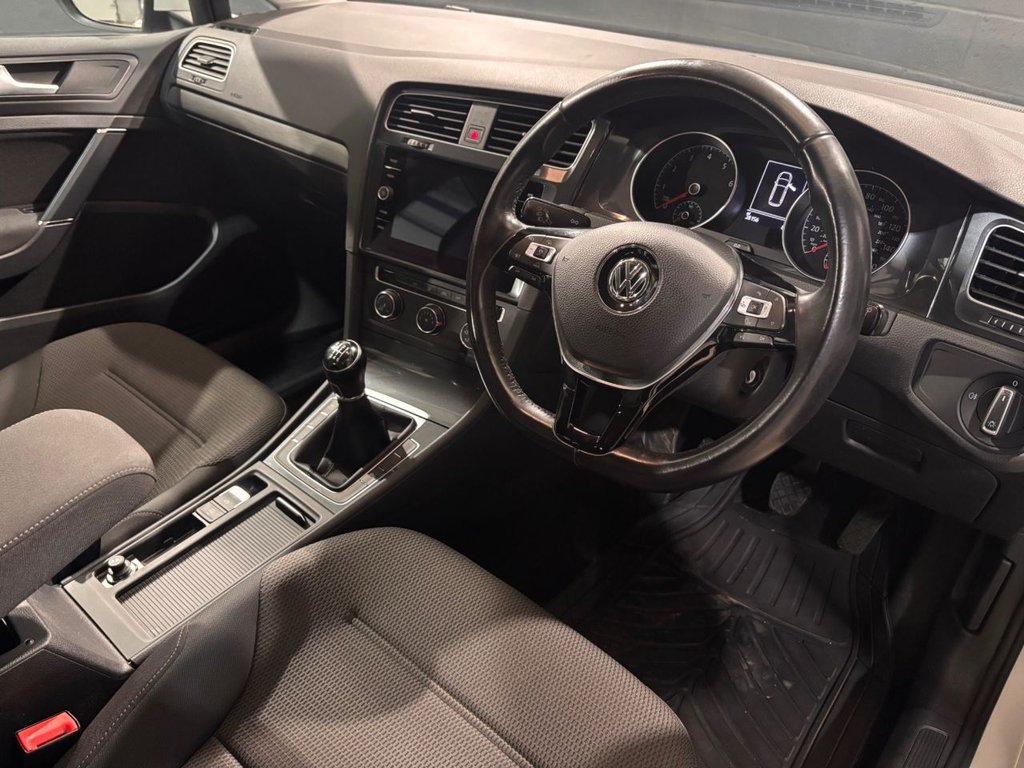 Used Volkswagen Golf 2017 for sale - 77620993: Photo 2