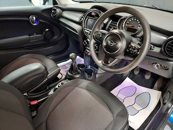 Used MINI Hatch 2019 for sale - 77336082: Photo