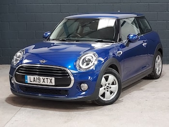 Used MINI Hatch 2019 for sale - 77336082: Photo