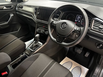Used Volkswagen T-Roc 2019 for sale - 78943028: Photo