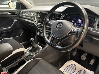 Used Volkswagen T-Roc 2018 for sale - 79254369: Photo
