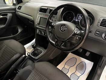 Used Volkswagen Polo 2015 for sale - 77952297: Photo