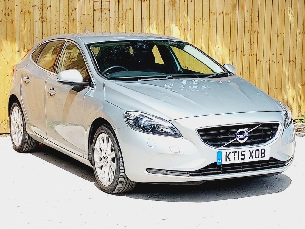 Used Volvo V40 2015 for sale - 77336070: Photo 1