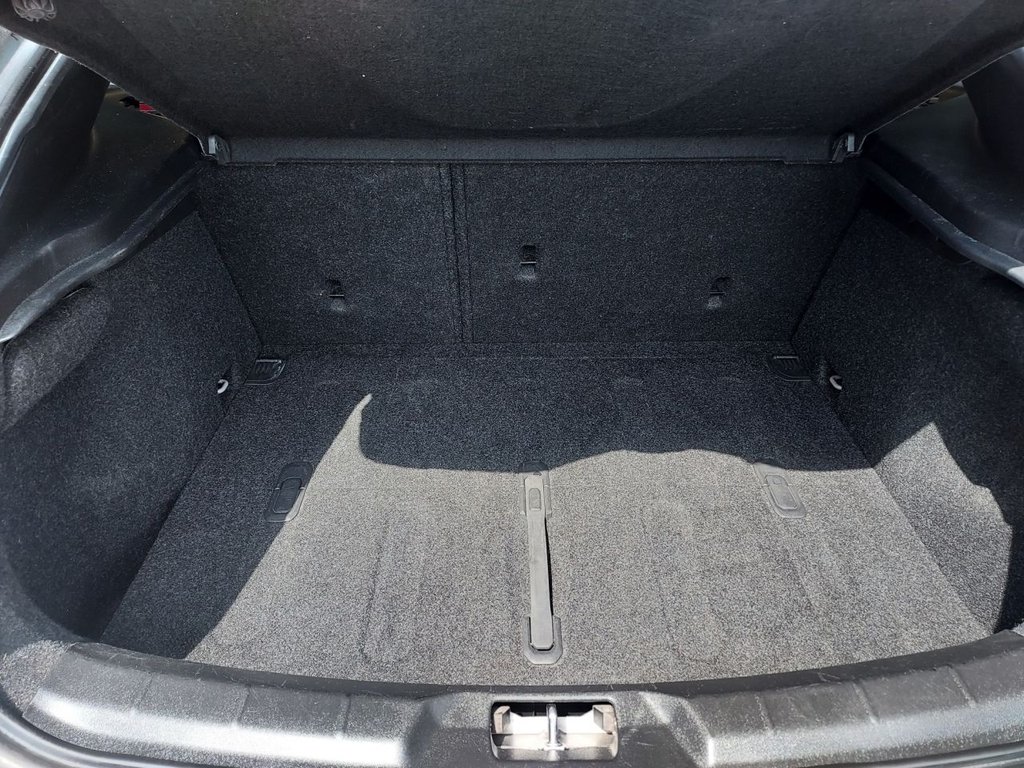 Used Volvo V40 2015 for sale - 77336070: Photo 15