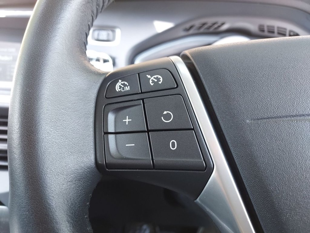 Used Volvo V40 2015 for sale - 77336070: Photo 17